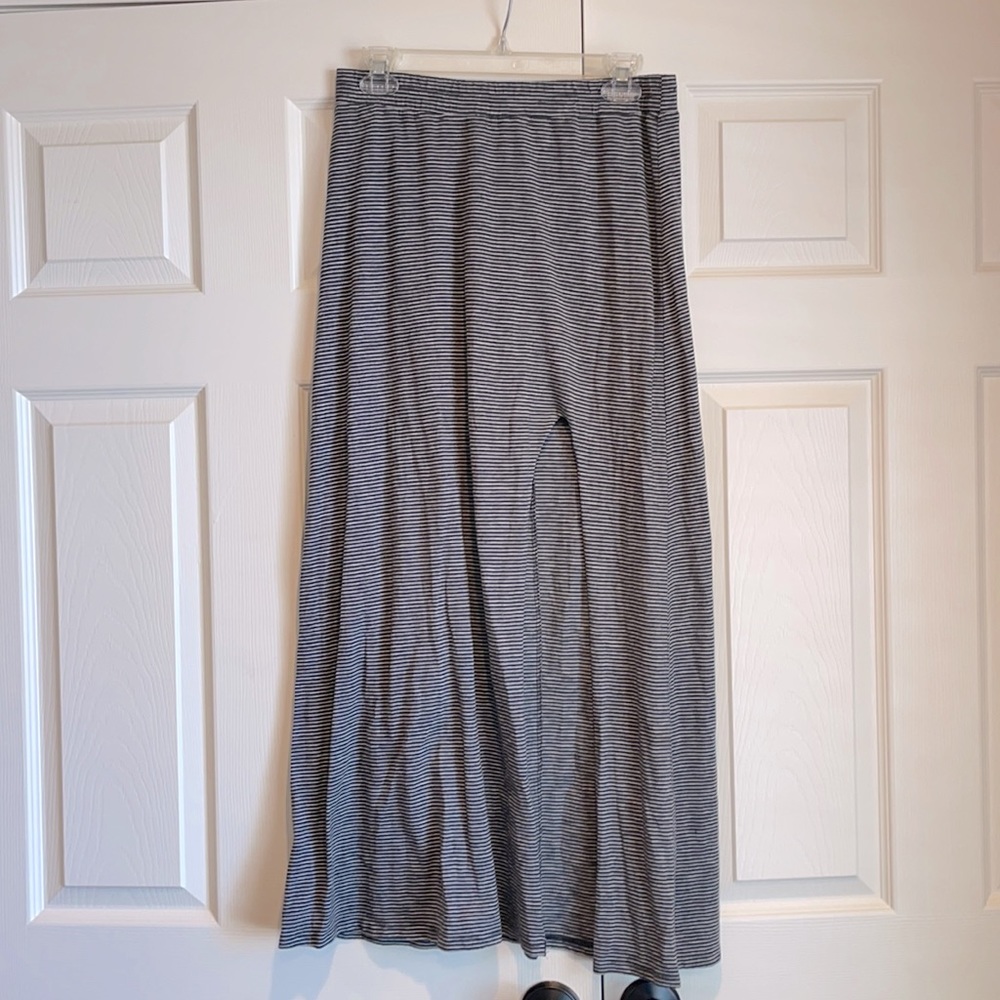 American Eagle Maxi skirt with a side slit